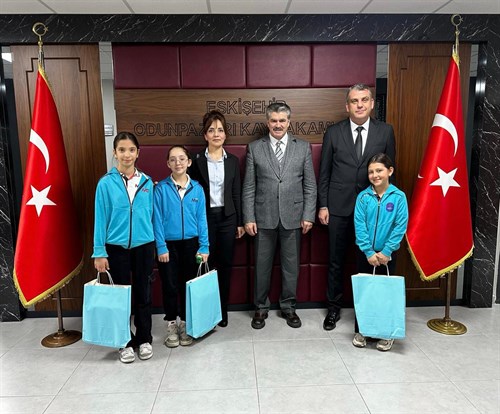 Mehmet Gedik Ortaokulu Müdürü Ömer Aydın, Öğretmen ve Öğrencilerle birlikte Kaymakamımız Ömer Ulu’yu ziyaret etti.